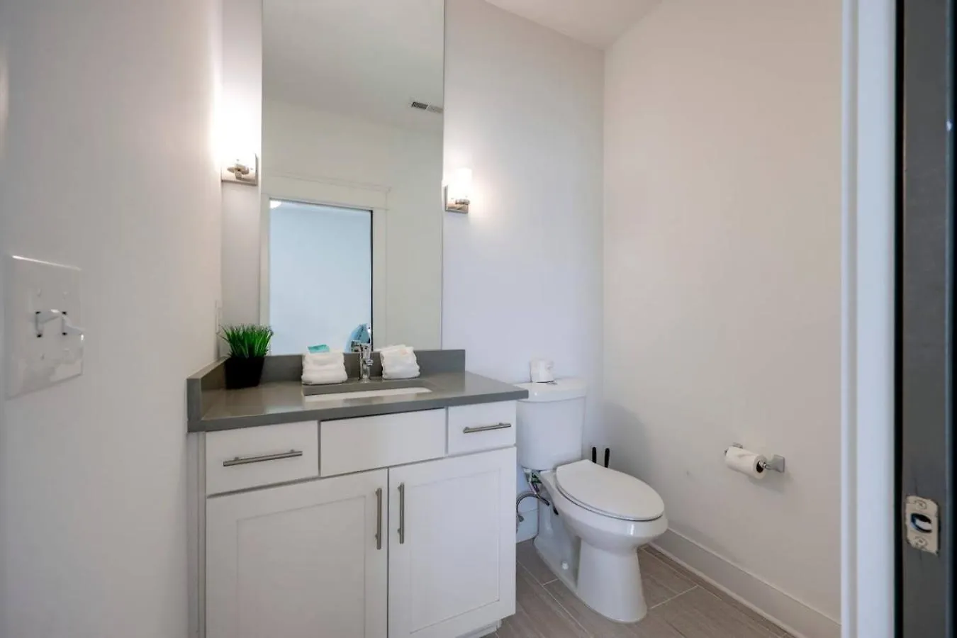 Ten Minutes To Broadway Alluring Gated Townhome Nashville Holiday home