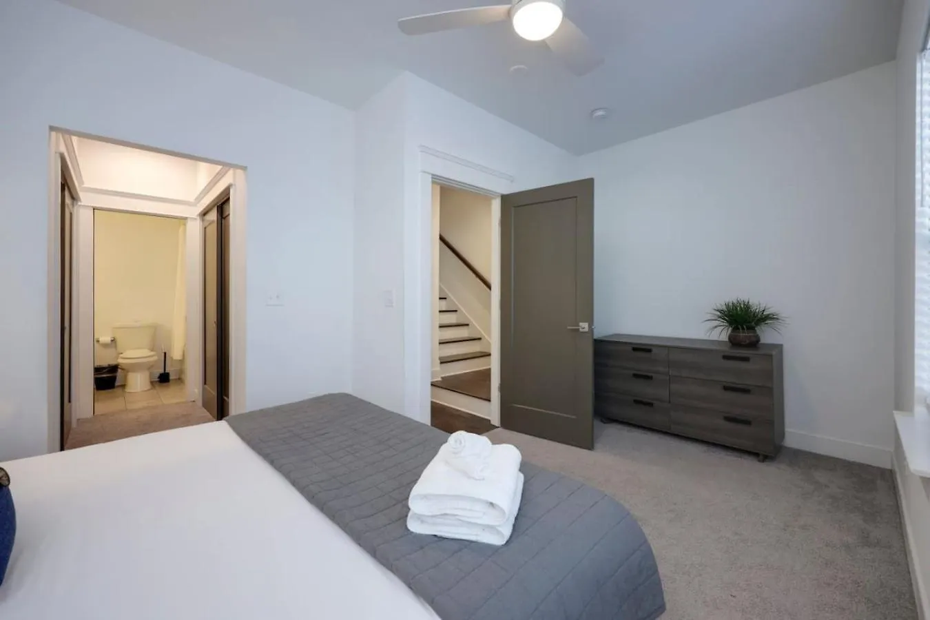 Ten Minutes To Broadway Alluring Gated Townhome Nashville