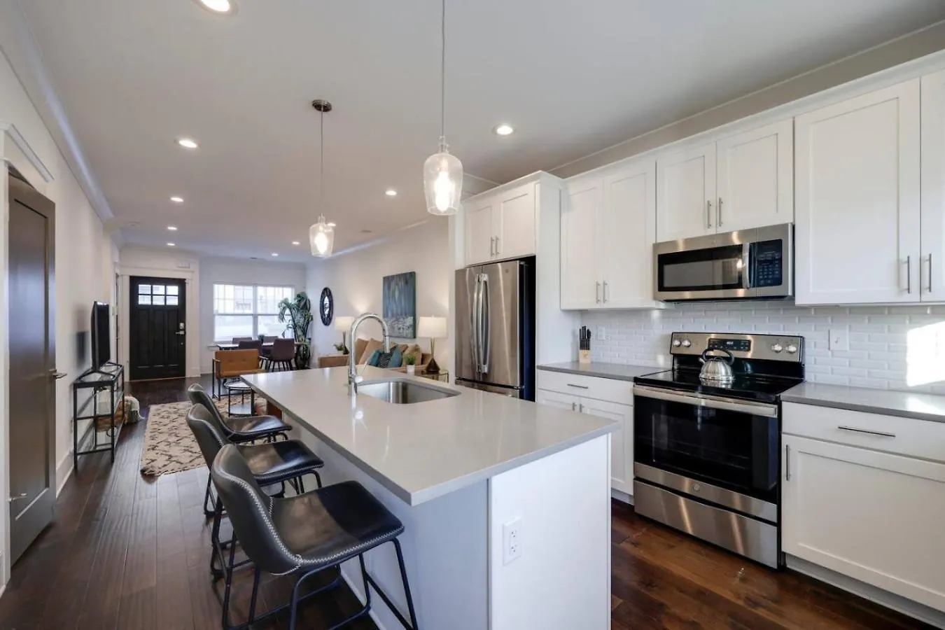 Ten Minutes To Broadway Alluring Gated Townhome Nashville